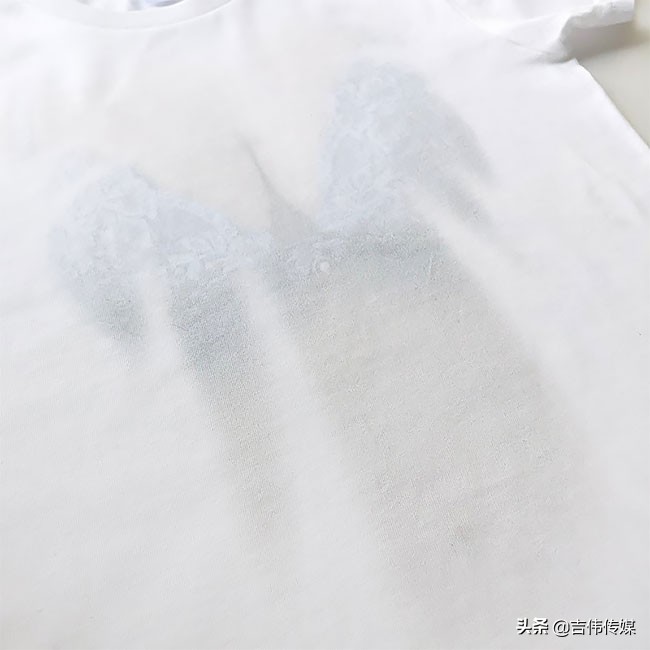 一件贫胸者的福音?上身就有料!不知道心虚的妹子敢不敢挑战?