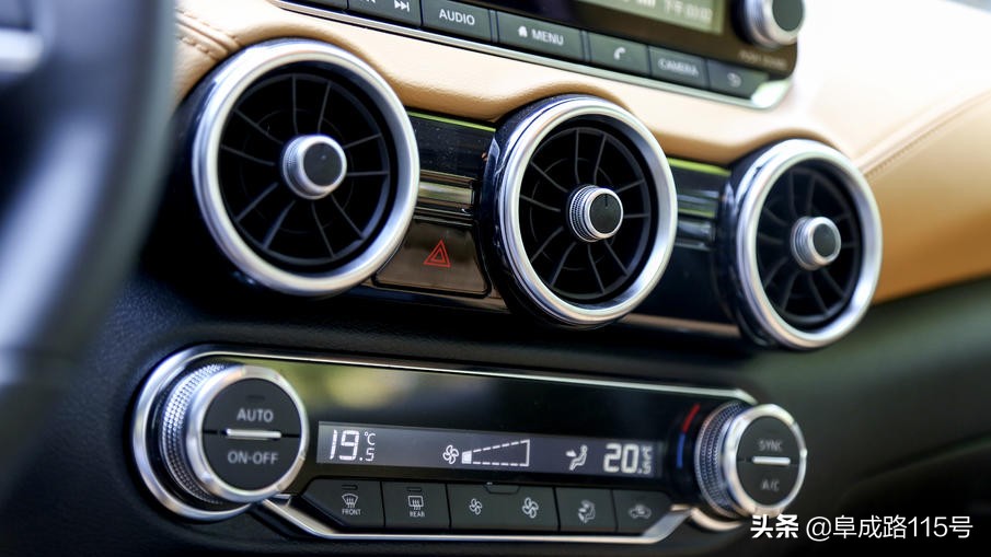 将朗逸赶下神坛自吸+CVT的佛系新轩逸躺着也能当第一