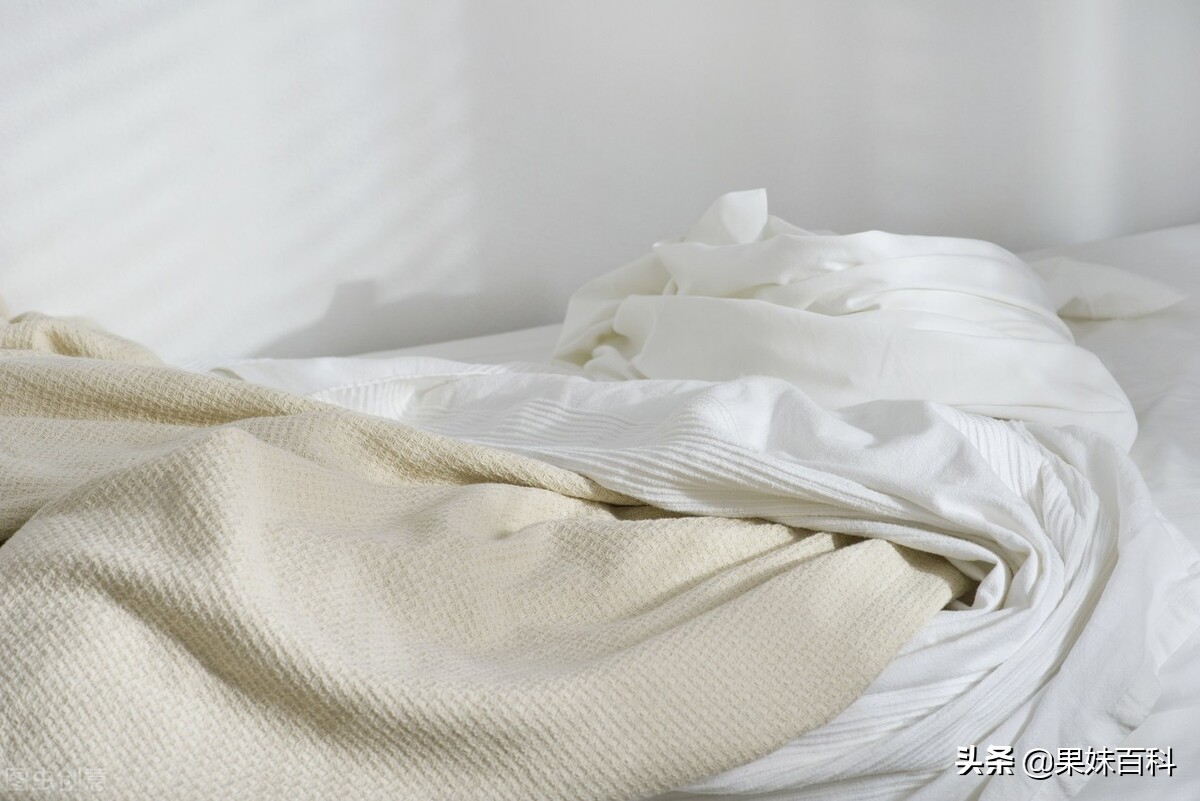 潮湿的被单容易发霉吗,被单发霉了怎么清洗干净