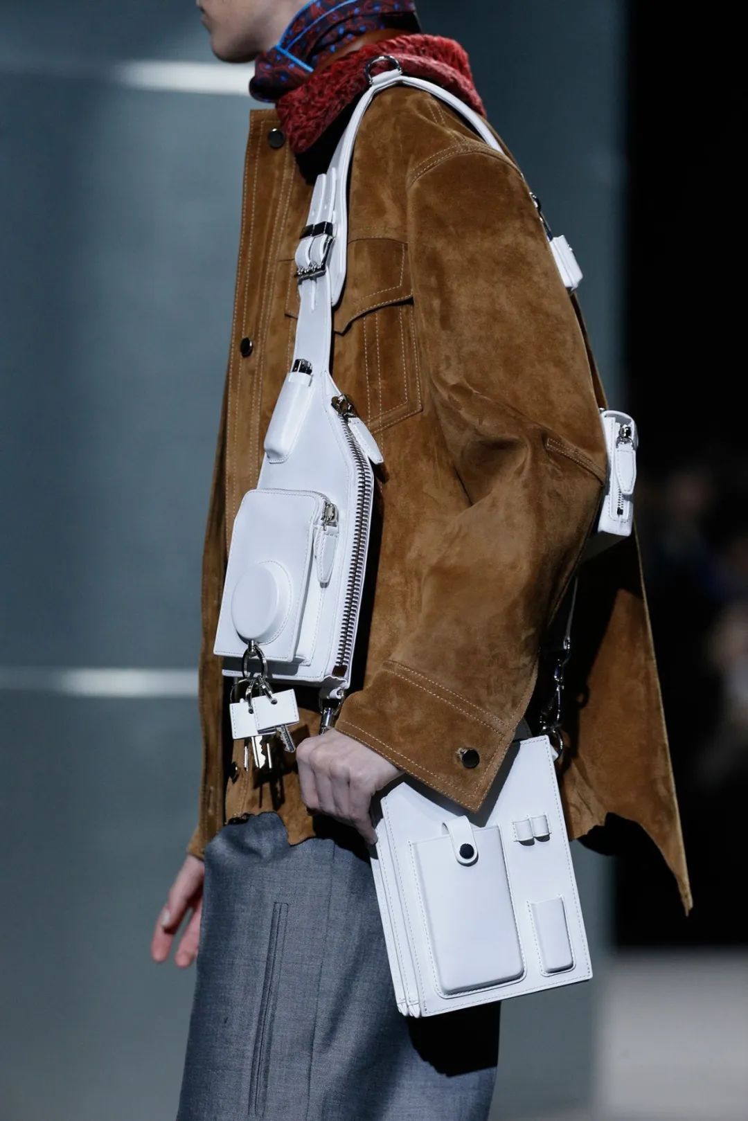 试问某些男生,你怎么这么能「装」?