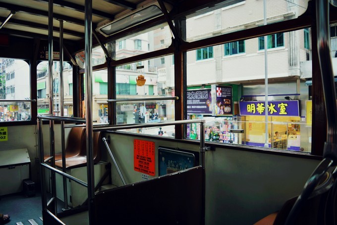 世界将我包围下一句,世界将我包围演唱