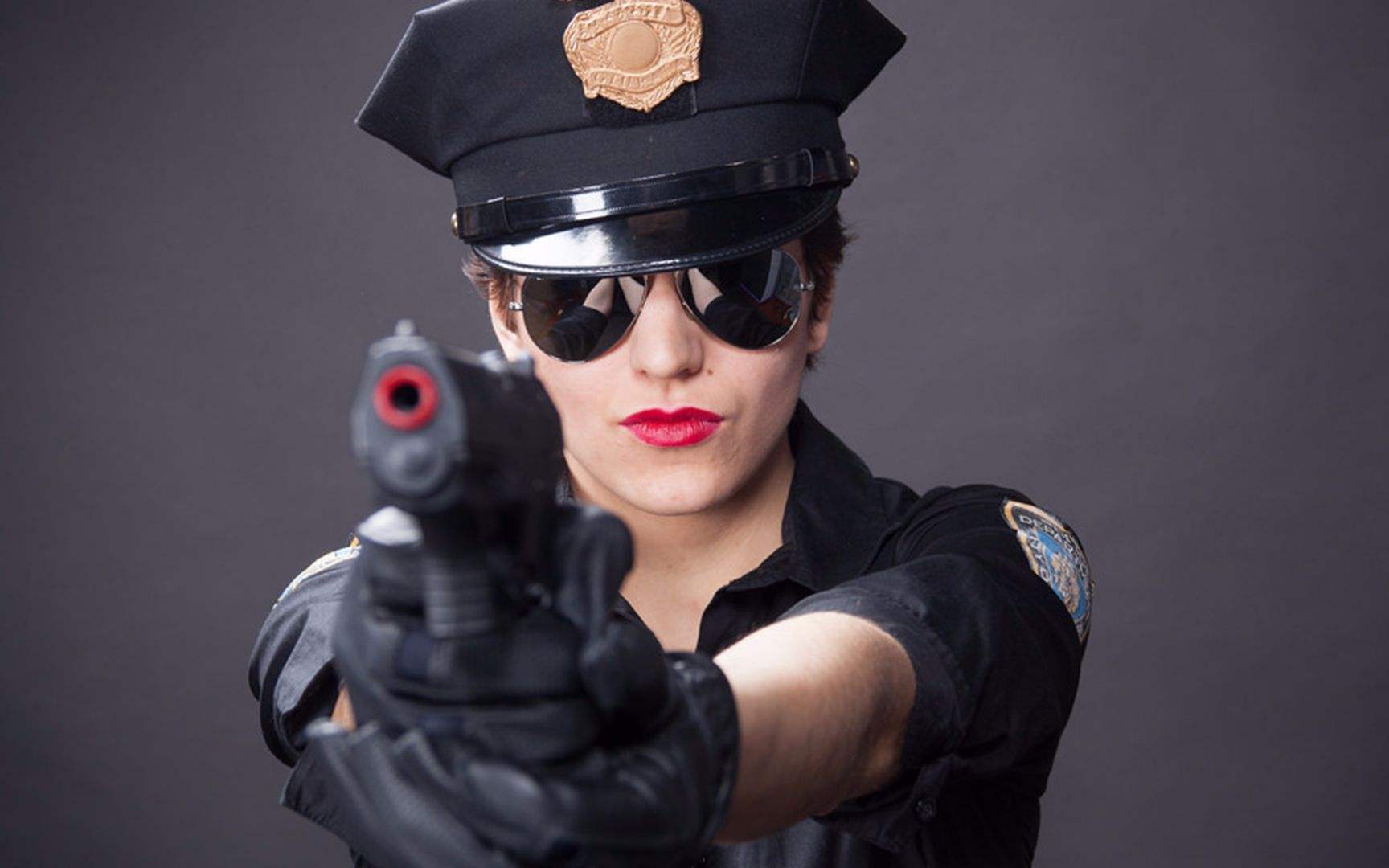 老婆出轨了我该不该走,老婆出轨跑了有什么办法找到她