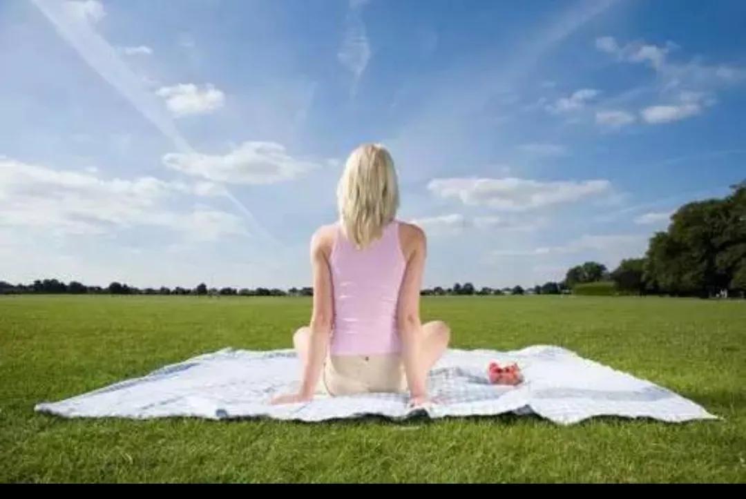 身上像穿湿衣服的感觉,湿气重衣服湿了