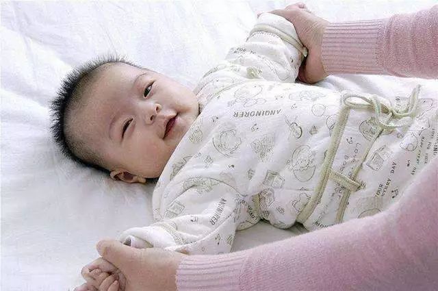 宝宝洗澡哭闹怎么办?3招让宝宝爱上洗澡