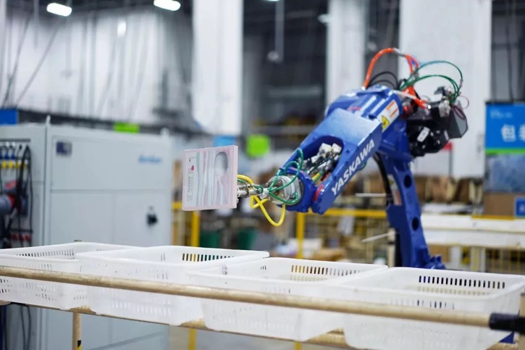 「第C维」智能物流机器人会自己开网店吗？