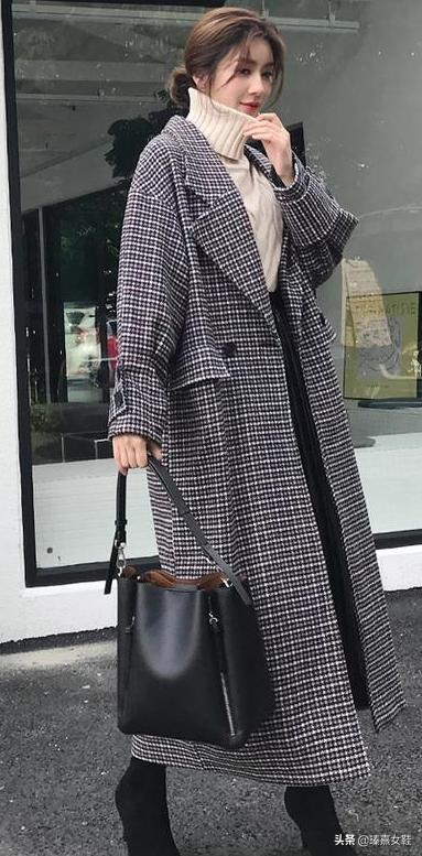 胸大女孩时髦起来真hold不住！看混血吉娜·爱丽丝就知道了