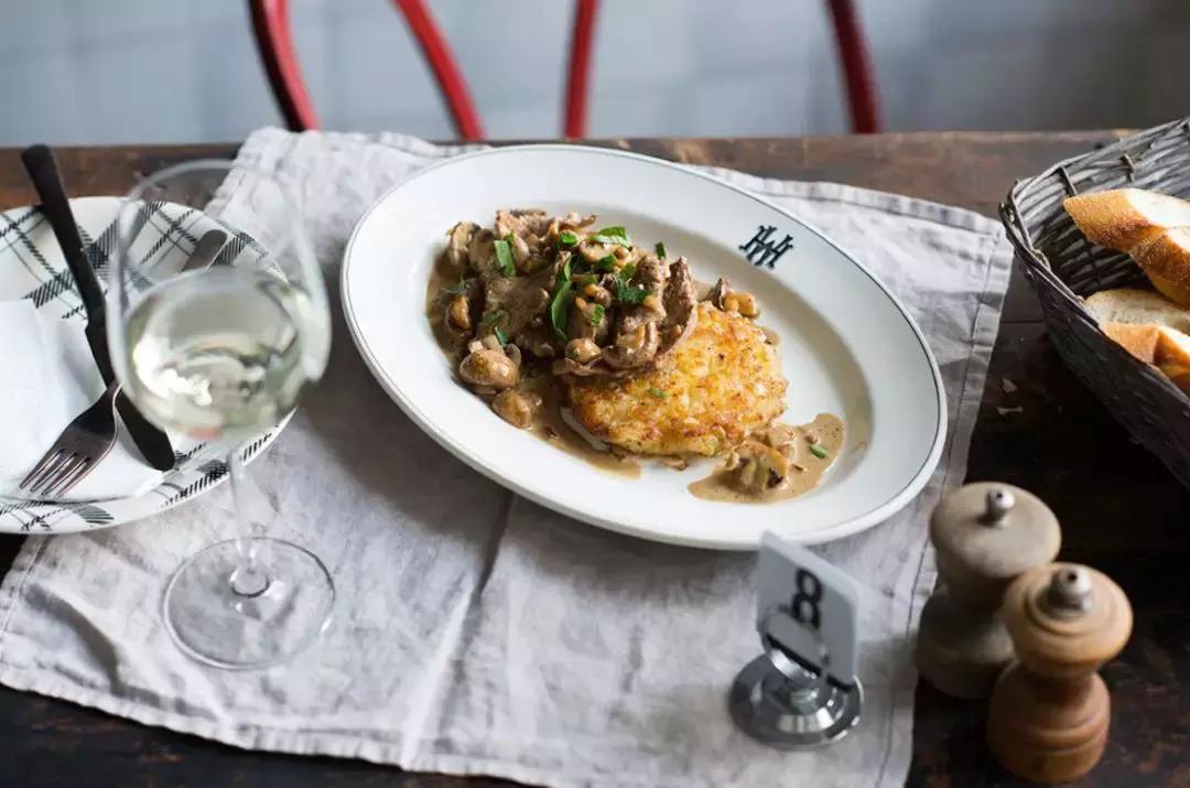 玫瑰色泽的“奶饲”小牛肉可能是下一个明星食材