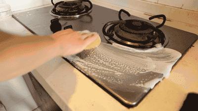 厨房油烟机如何有效清理顽固污渍,清洗油烟污垢最简单的方法