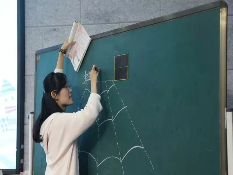 如何写出一手好粉笔字,怎样练好粉笔字笔画