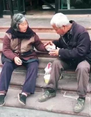 情感23张图片,23张爱与人性的照片