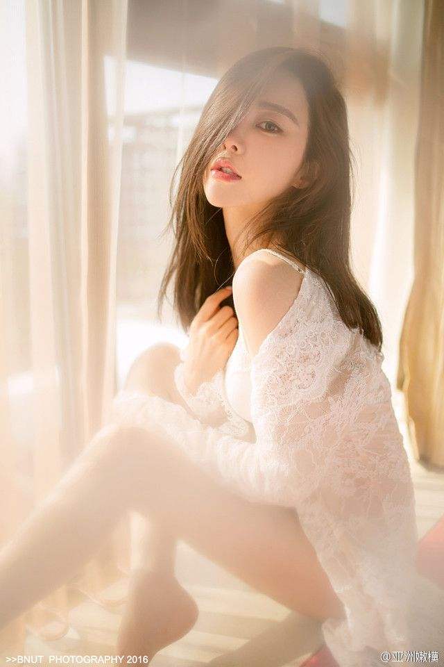 毛孔粗大怎么化妆不卡粉视频,化妆鼻头毛孔粗大怎么办