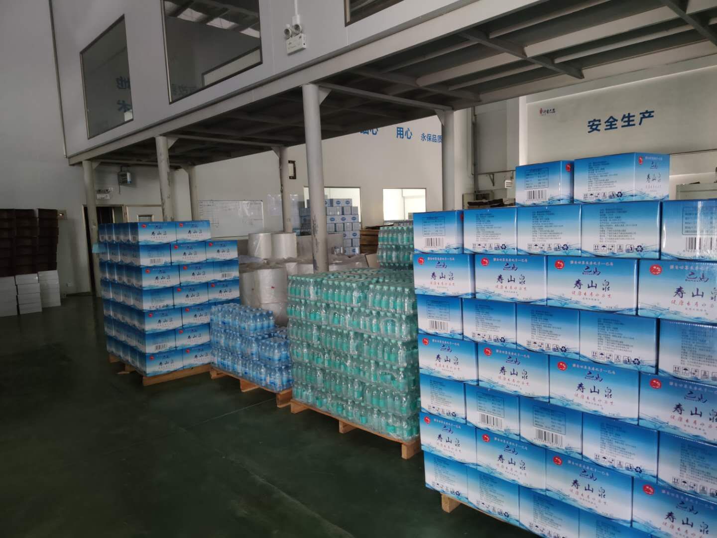 送世界一瓶好酒,给世界一瓶好水