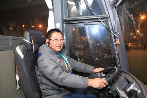 他是CBA最有名司机还兼职为球员做这些…服务辽篮20年，司机“老宋”要退休了