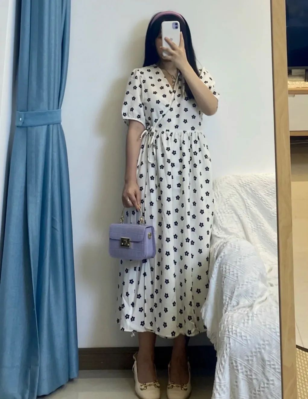 胸大和胸小穿衣对比哪个年轻,同一件衣服胸大和胸小同时穿对比