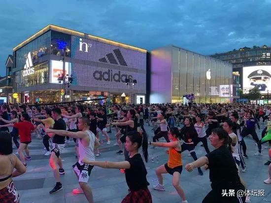 乐刻私教好评率,乐刻健身和传统健身房的区别