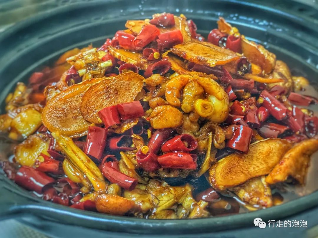 「岳阳攻略」被誉为“湖南夜宵扛把子”的烧烤城，还是小龙虾基地