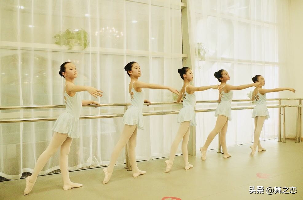 适合自己的鞋走路才舒服,英皇舞鞋好和贝蒂的舞鞋哪个好