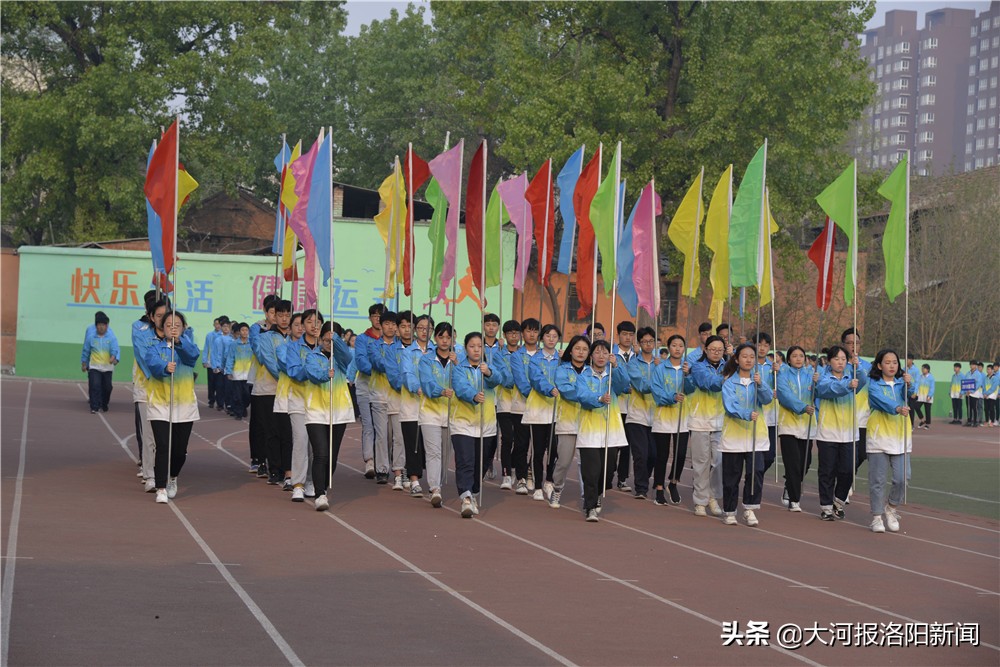 不忘初心谋发展砥砺奋进再扬帆,不忘初心再扬帆砥砺奋进谱新篇