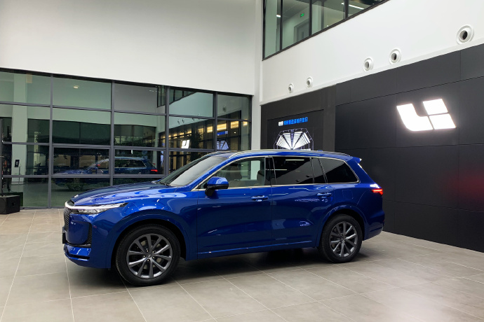 理想one对比宝马x1,理想one和宝马x5