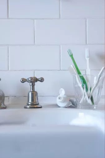 白墙脏了用什么粉刷好,白墙脏了用什么方法变白