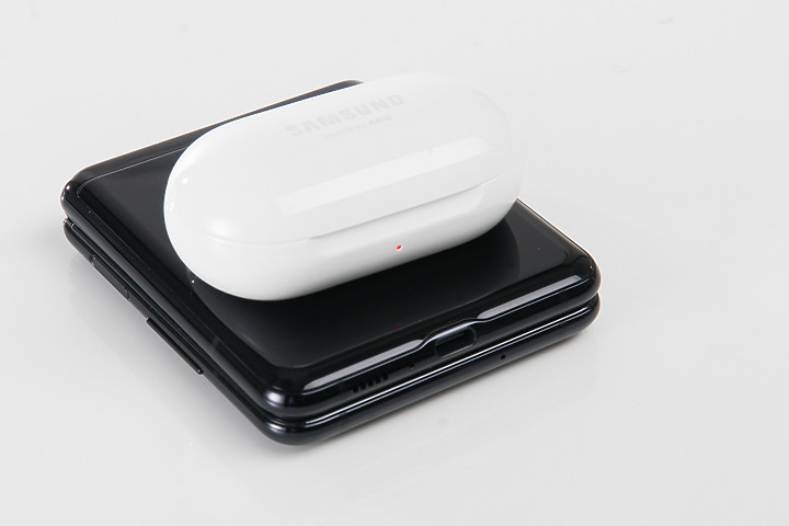 三星GalaxyZFlip评测：吸引目光的不止折叠