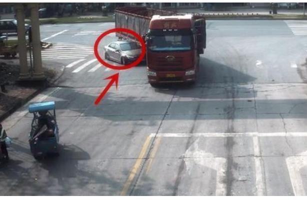 跟在货车后面红灯亮了算闯红灯了,跟在货车后面闯了红灯会被拍到吗