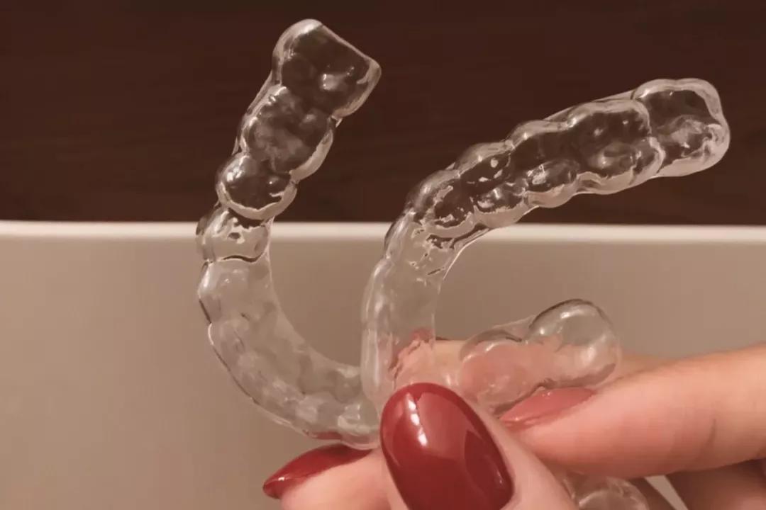 隐形牙套和透明保持器的区别,牙齿保持器和隐形牙套的区别