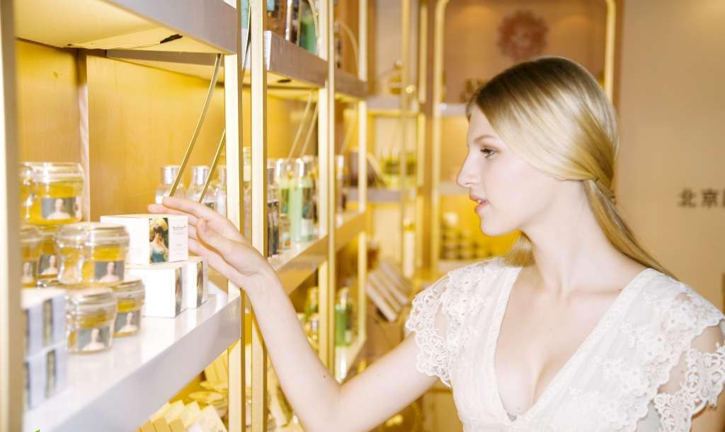 化妆品购买注意事项表,买化妆品应该注意什么问题