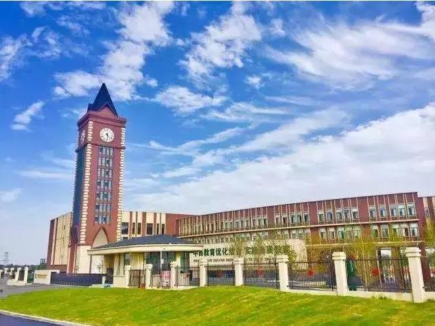 曲江第一学校开学典礼,土豪学校第一名西安曲江