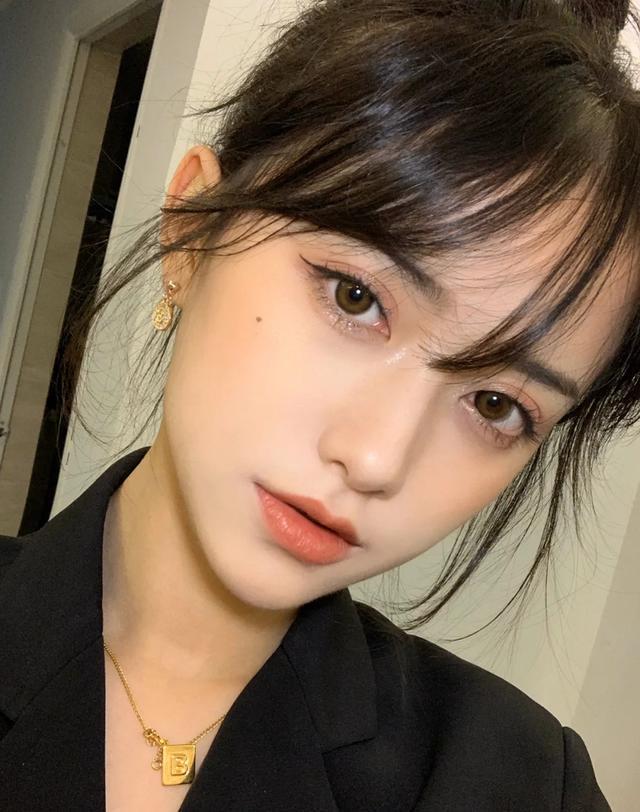 mac口红和花西子是什么档次的品牌,mac好还是花西子口红好