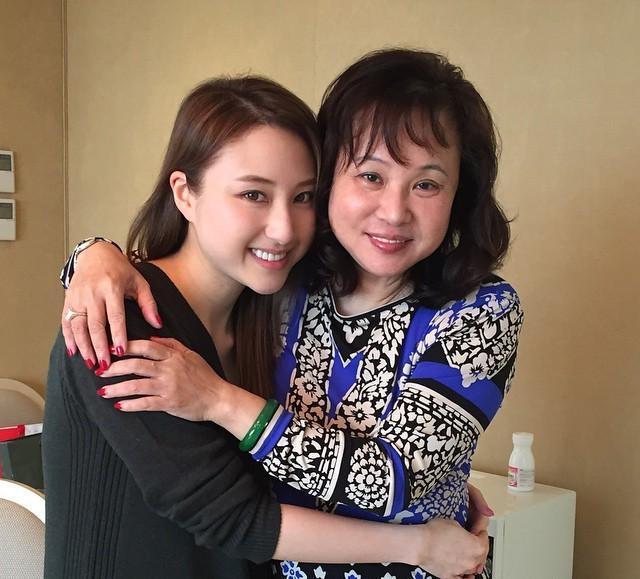 赌王何鸿燊现在家庭情况,香港赌王何鸿燊的二太太及子女