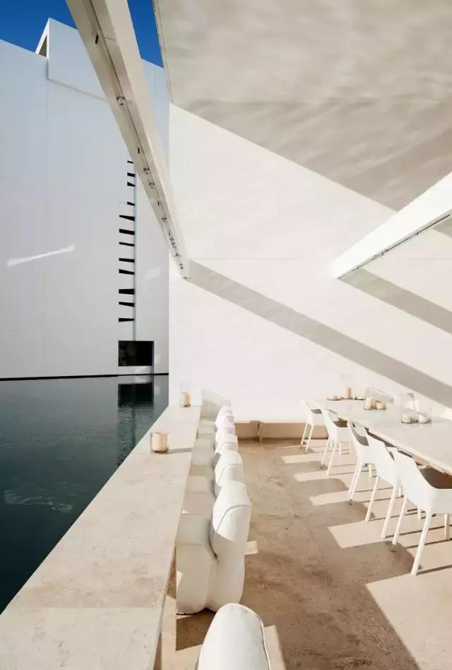 这家禁欲风的“情趣酒店”,开了灯后……嗨爆了