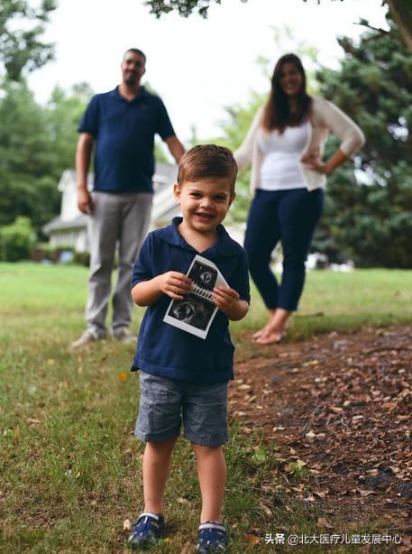 自闭症儿童眼神对视训练方法,自闭症儿童目光对视和等待