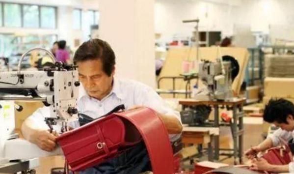 日本小学生的书包里有电脑吗,日本小学生书包里都有些啥