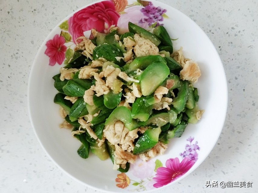 丝瓜怎么去皮最快最好,丝瓜不去皮能不能炒着吃