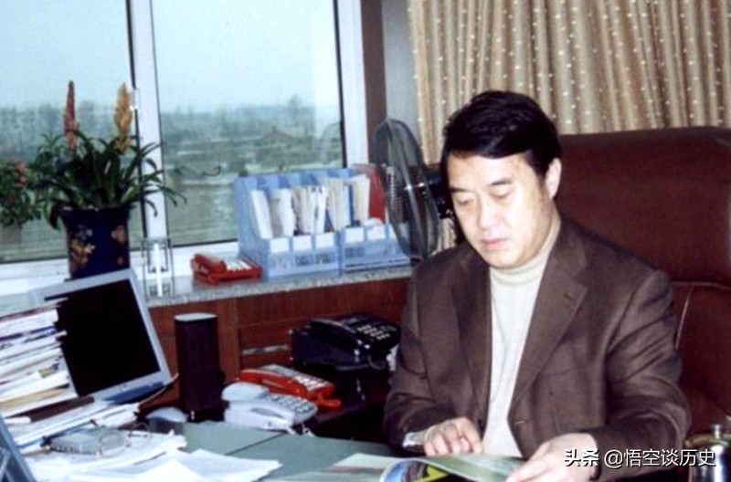 王锡爵驾机回国纪录片解密,机长王锡爵个人简介