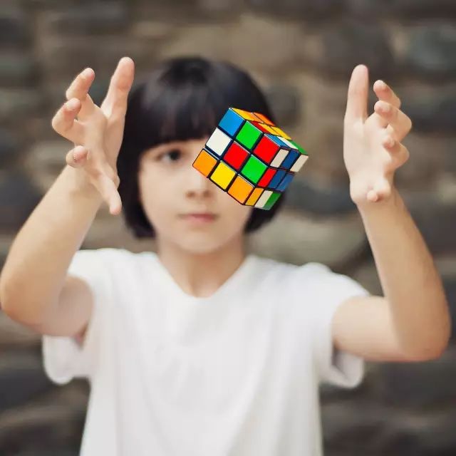 魔方怎么做到那么快,做好一面魔方后的教学视频