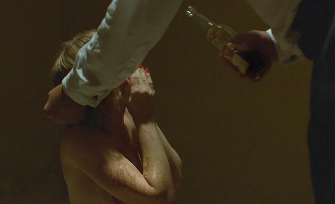 它是改变影史的神作,还是惨无人道的*行暴**?