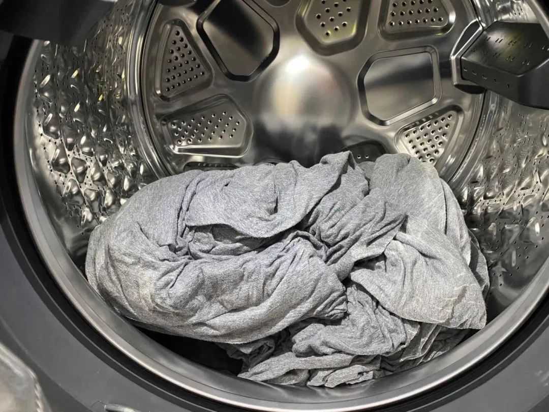 大的床单怎么放进洗衣机洗得干净,放洗衣机里面洗床单首先要干什么