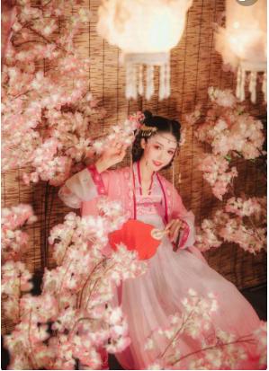 男子获得女神的芳心,男子意外收获女子芳心