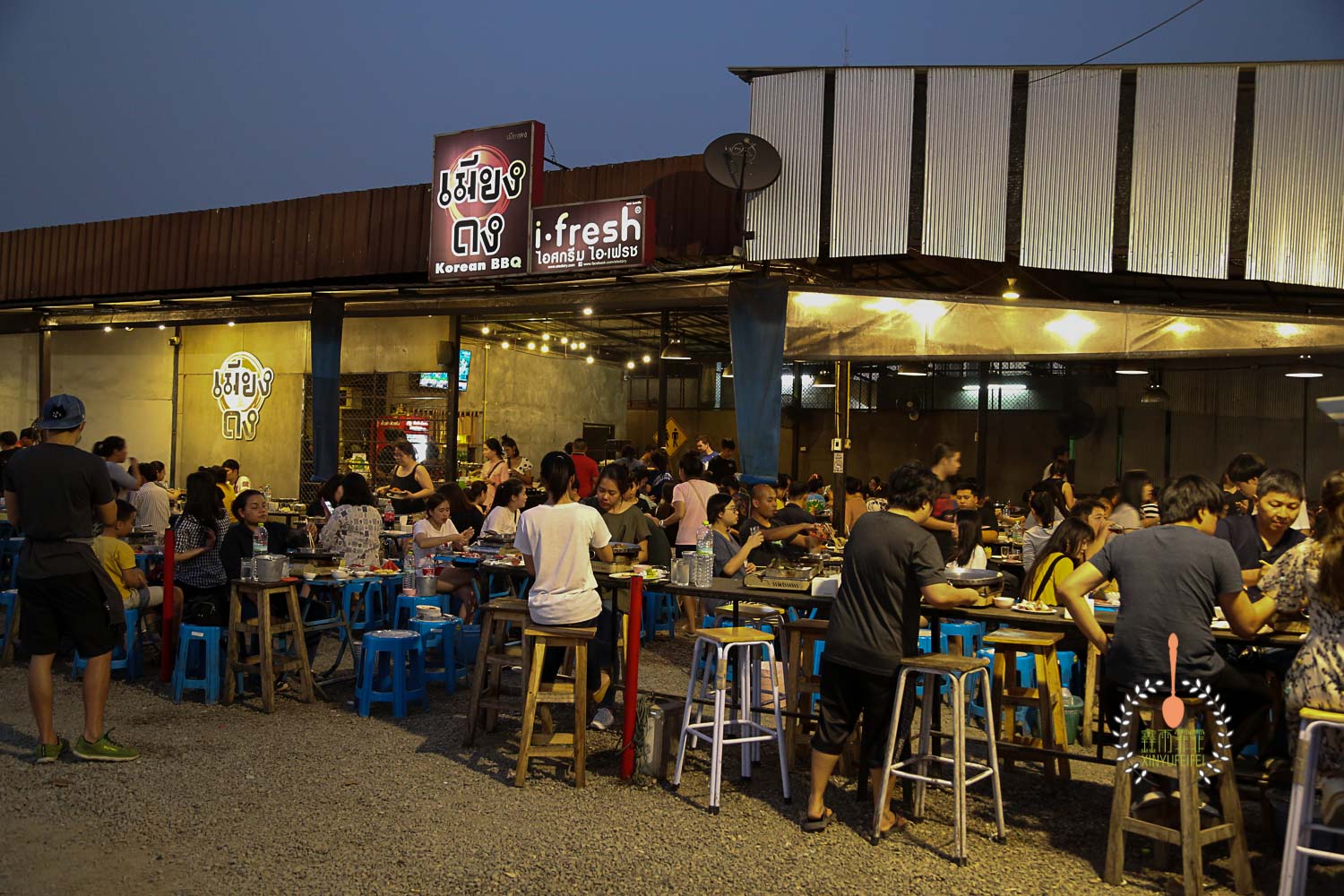 泰国清迈吃自助,别光看招牌,一定要找店主问清楚,要不钱包受损