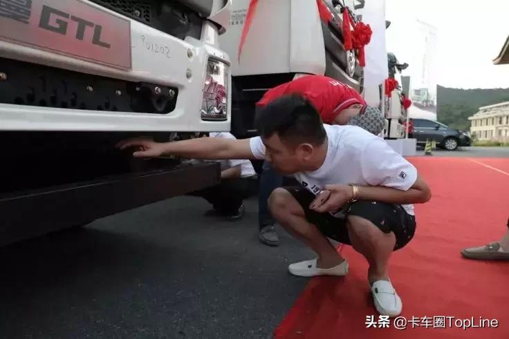 19年欧曼etx前四后八法规版自卸车,法规版欧曼est前四后八自卸车