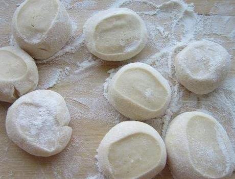 烙韭菜盒子怎么保证韭菜翠绿,烙韭菜盒子不开裂的方法