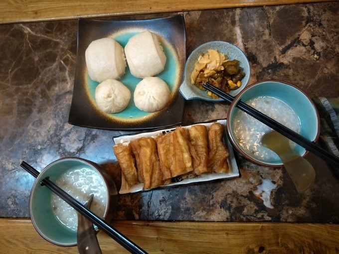 「徽州冷」宏村秋深晴少，友谊地久天