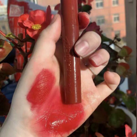 泰国平价好物：Mistine粉底液持久，treechada散粉控油，很防水