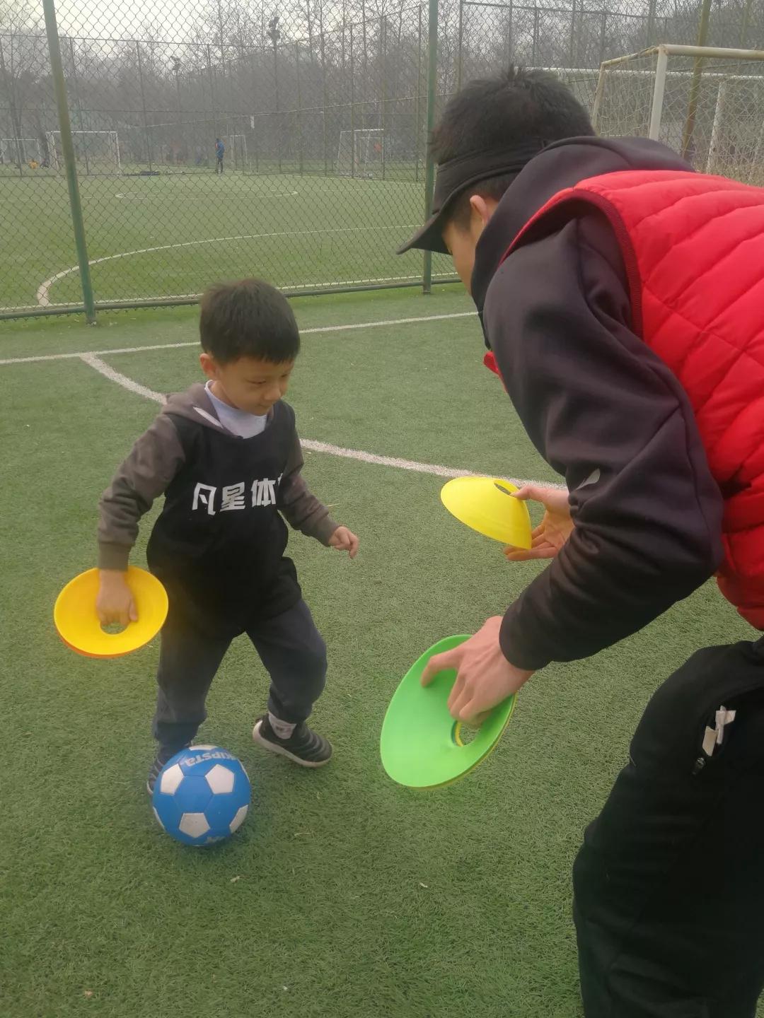 为女儿练体育做减法，我决定送她去私立学校试试…