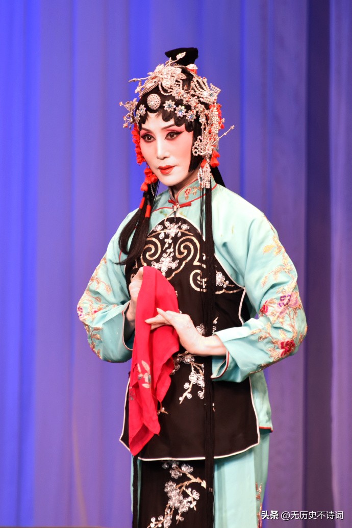 窦娥冤中窦娥形象的反抗性,窦娥冤中窦娥本身的内在的冲突