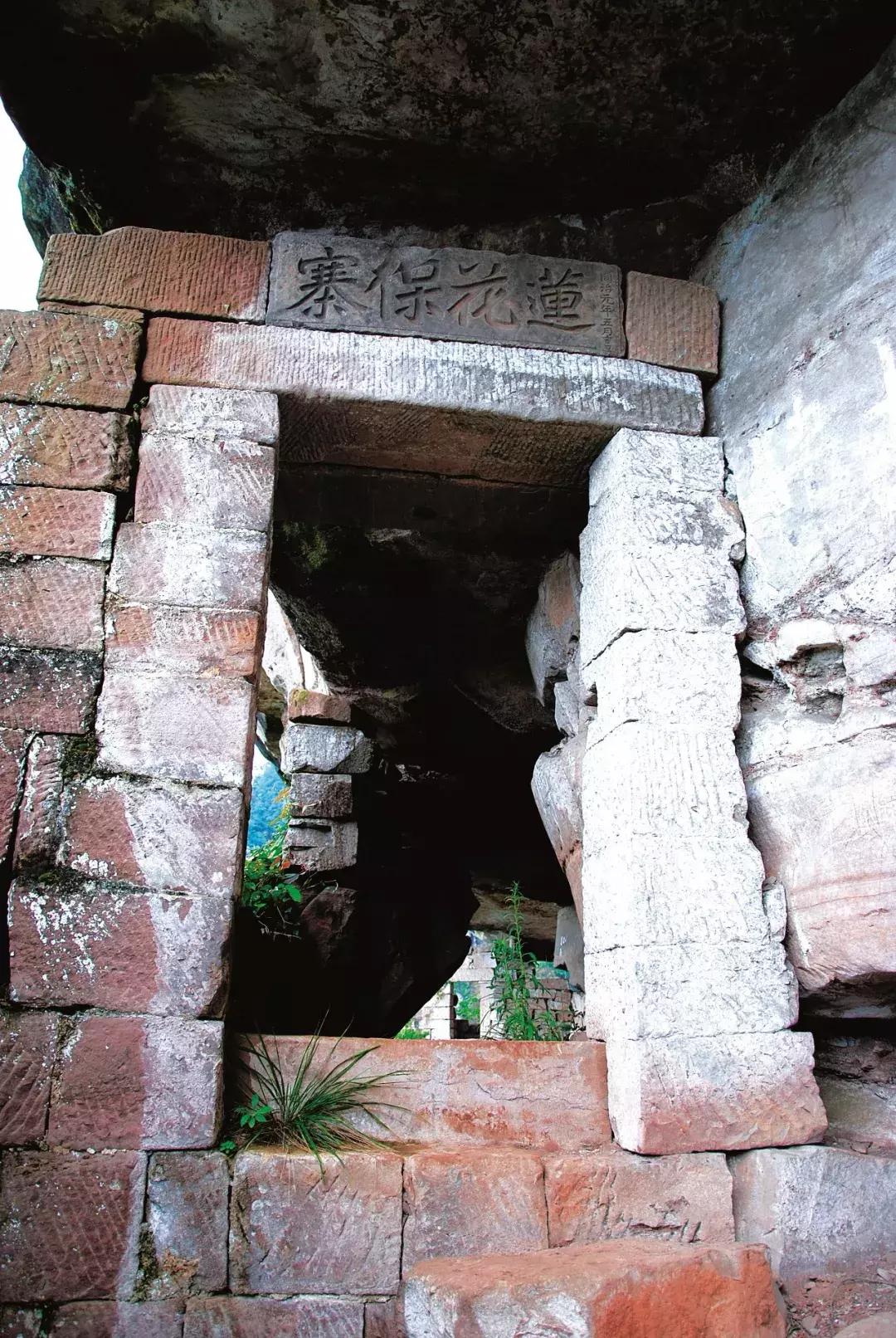 快去綦江的莲花保寨看看，那儿发生了一件事儿