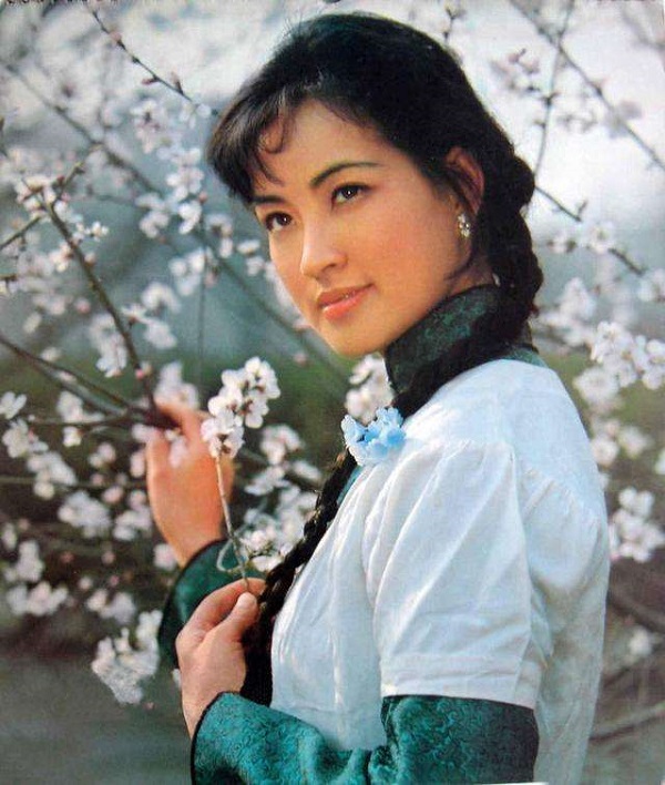 年过70岁的“不老女神”刘晓庆,刘晓庆入三年春晚美照