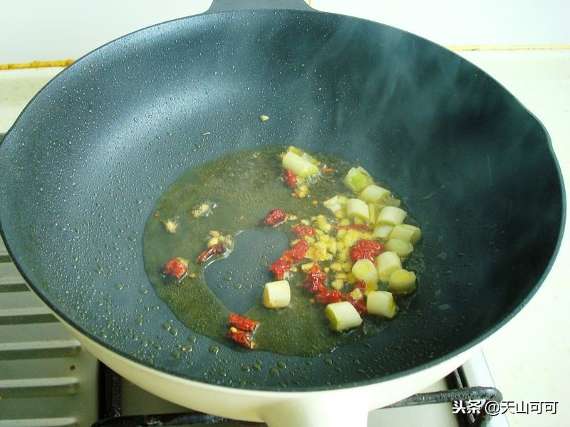 新疆正宗的美味可口的馕,新疆特色芝麻大馕怎么吃